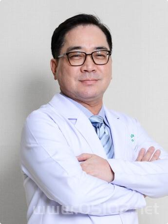 2 Dr. Pinyo Hunsajarupan 品佑医生.jpg